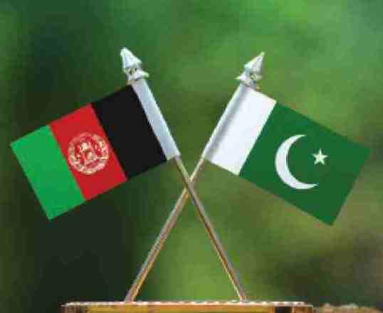 پرچم افغانستان و پاکستان کنار هم-